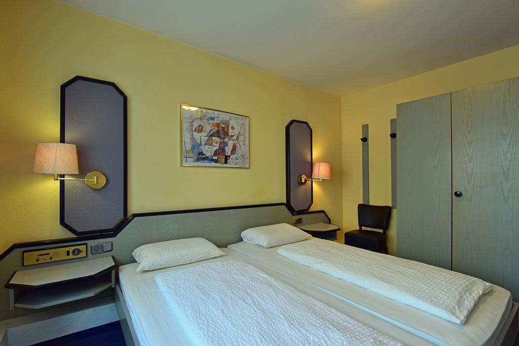 Hotel Wiedenhof Хилден Екстериор снимка